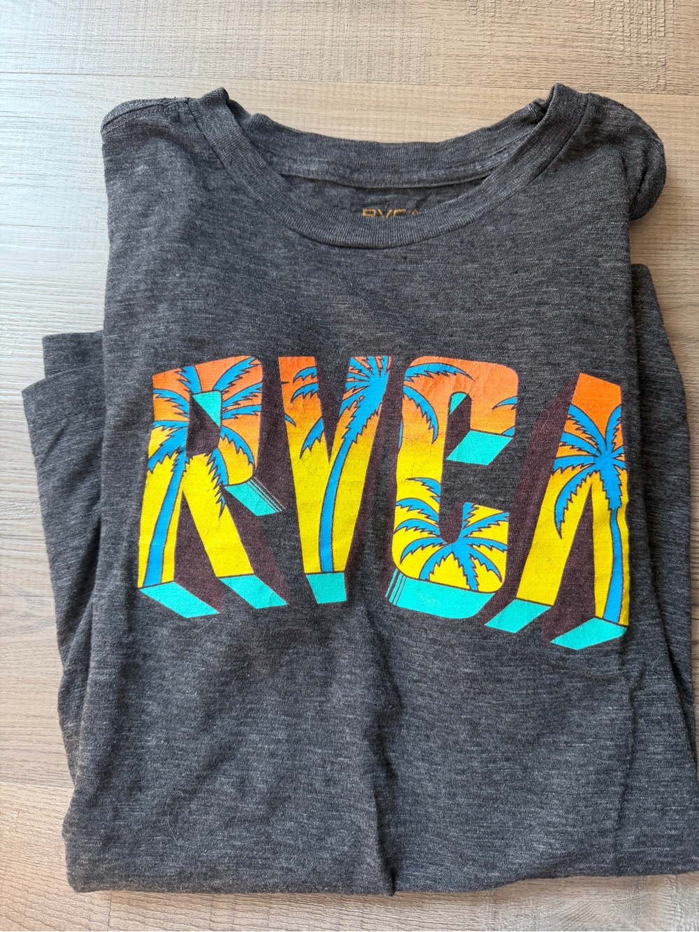 RVCA Men’s Dark Gray Graphic Tee with Tropical Print - size large